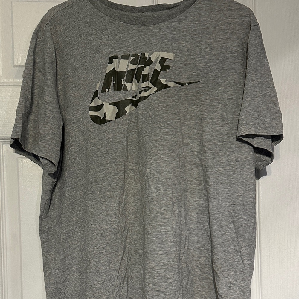 Nike Men's Camo Logo Gray Tee